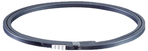 Ein schwarzer flacher Kabelring mit Steckverbindern am Ende, geeignet für die elektronische Verbindung in verschiedenen Geräten.