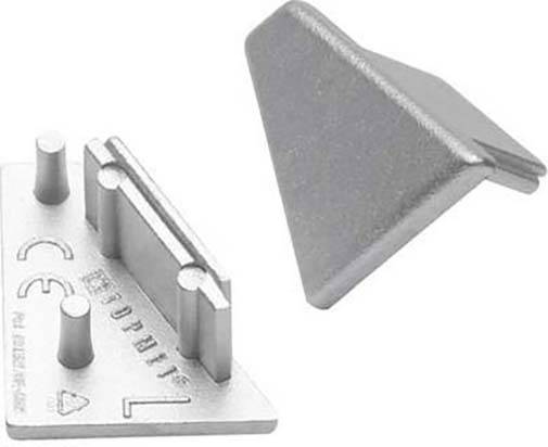 Metallteil mit CE-Kennzeichnung; hat eine dreieckige und eine rechteckige Komponente mit Stiften; mechanisches Bauelement.