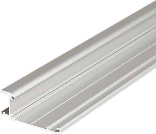 Ein silberfarbenes Aluminiumprofil im Querschnitt, typisch genutzt zur Befestigung oder als Rahmen für Konstruktionen.