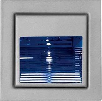 Metallischer Schalter mit blauer Beleuchtung.
