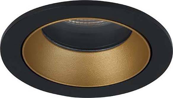 Ein schwarz-goldener Einbauspot mit rundem Rahmen, eingesetzt in einer Decke, sorgt für gerichtetes Licht und modernes Design.