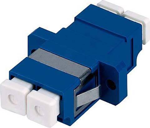 Ein blauer LC-Duplex-Adapter für Glasfaserverbindungen, der zur Verbindung von zwei LC-Duplex-Steckern verwendet wird.