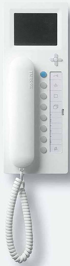 Weißes, wandmontiertes Telefon mit Hörer, numerischer Tastatur und kleinem Display. Integrierter Klingelton und Lautstärkeregler.