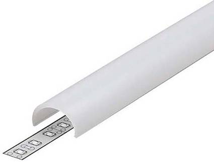 Ein LED-Streifen ist teilweise von einem weißen, halbkreisförmigen Kunststoffkanal abgedeckt, um Licht gezielt zu lenken.