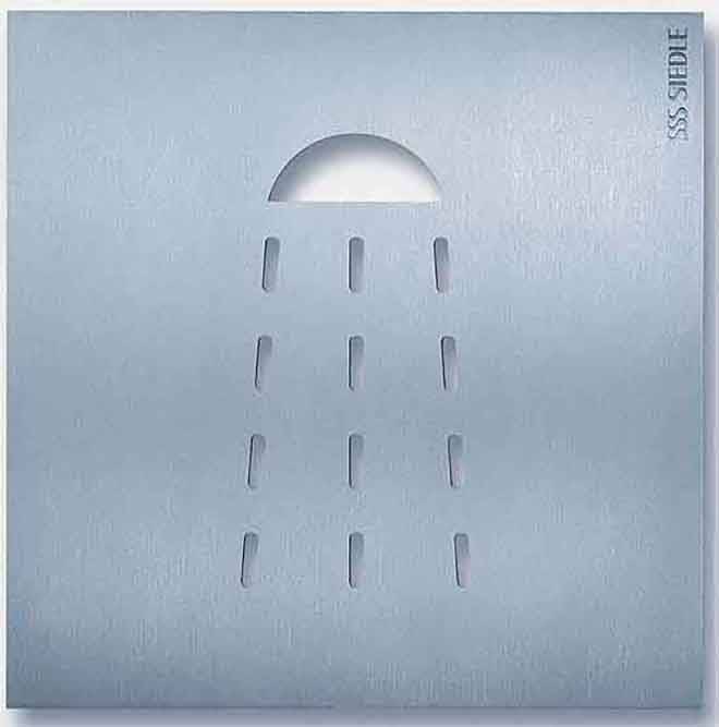 Eine stilisierte Darstellung eines Duschkopfs mit herabfallenden Wasserstrahlen auf einer Metallplatte. Rechts steht 'SSS SIEDLE'.