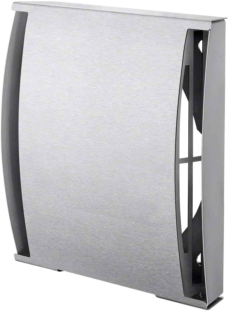 Metallischer Luftauslass mit gebogenem Design, an der Wand montiert. Verleiht eine moderne und funktionale Note für Luftzirkulation.