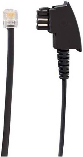 Ein schwarzes Telefonkabel mit beidseitig unterschiedlichen Steckern, links ein RJ11-Stecker und rechts ein spezifischer Telefonstecker.