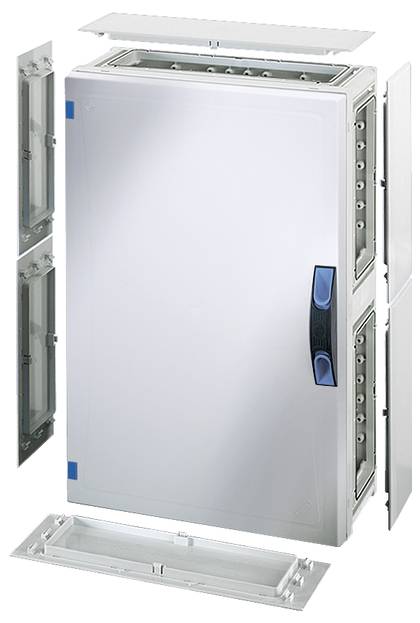 Elektrischer Schaltschrank mit geöffneten und geschlossenen Abdeckungen, zeigt Innenkomponenten. Verwendet zur Organisation und Sicherung elektrischer Systeme.