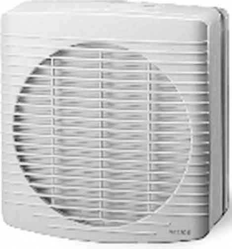 Das Bild zeigt einen weißen Lüfter mit horizontalen Lamellen, die das runde Ventilatorgitter bedecken.