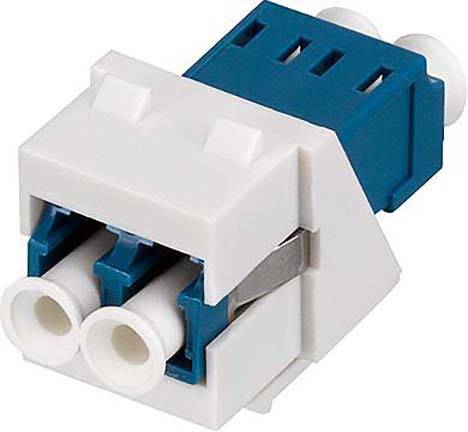 Ein LC-Duplex-Adapter in Blau und Weiß, verwendet zur Verbindung von Glasfaserkabeln in Netzwerken, durch zwei Buchsen erkennbar.