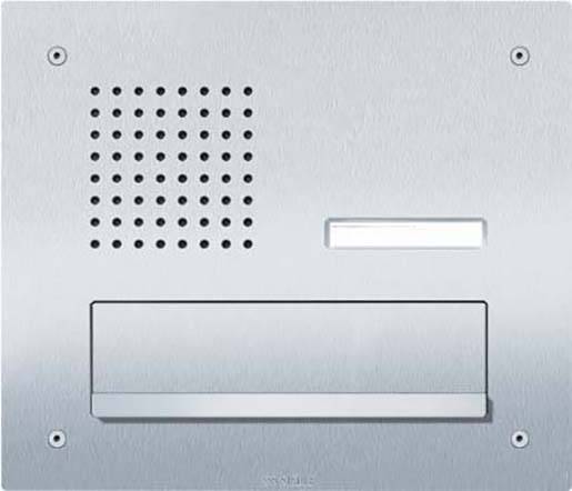 Silberne Gegensprechanlage mit Lautsprecher, Kamera und Tastatur sichtbar. Essenziell für den Eingangsbereich eines Gebäudes.