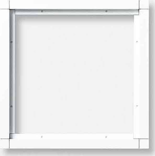 Ein weißer quadratischer Bilderrahmen mit einem schlichten Design vor einem grauen Hintergrund.