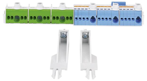 Elektrische Anschlussleiste in Grün und Blau mit zwei weißen Halterungen unten.