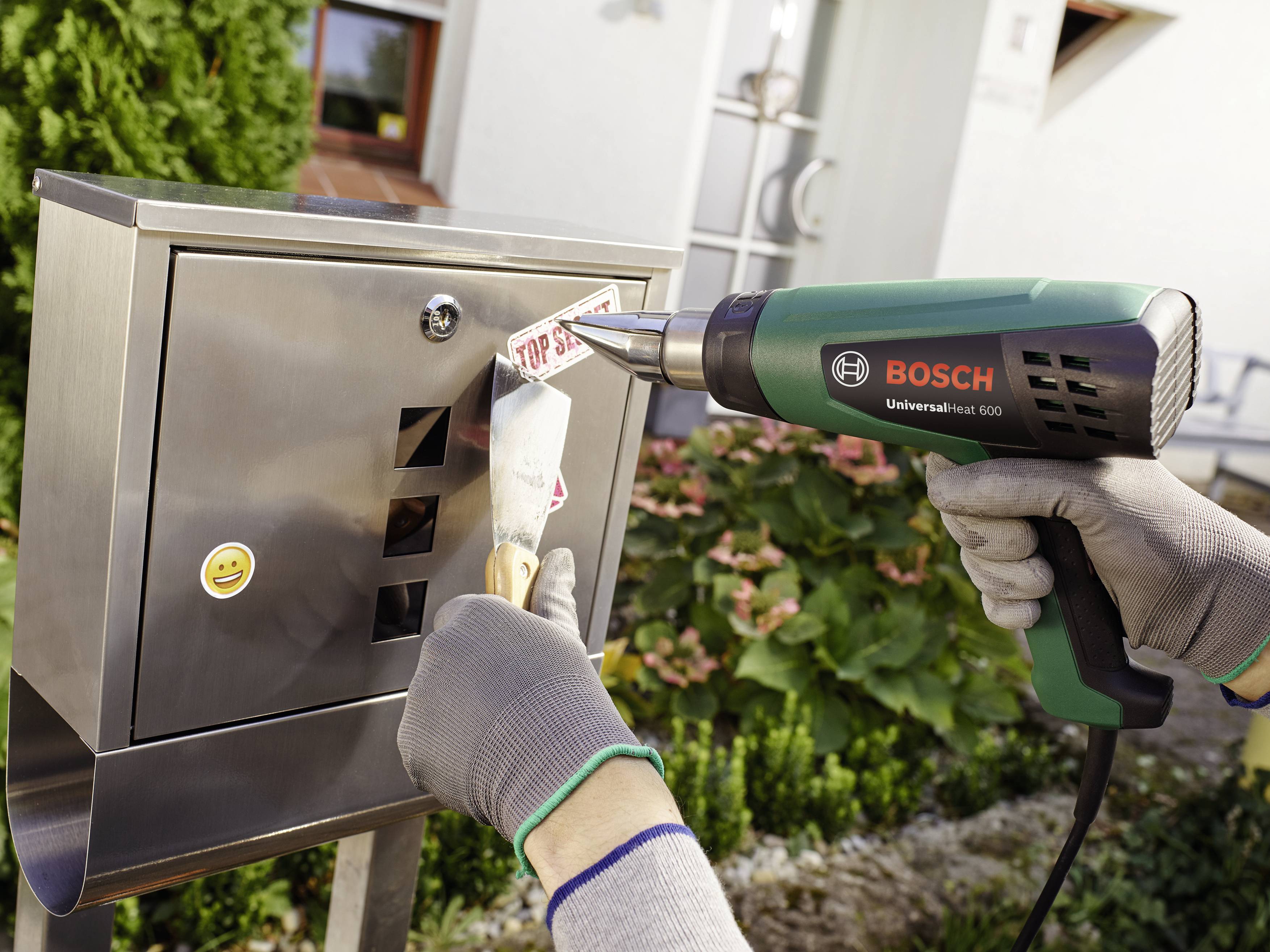Bosch Home and Garden 06032A6102 UniversalHeat 600 Heißluftgebläse mit Zubehör 1.800W