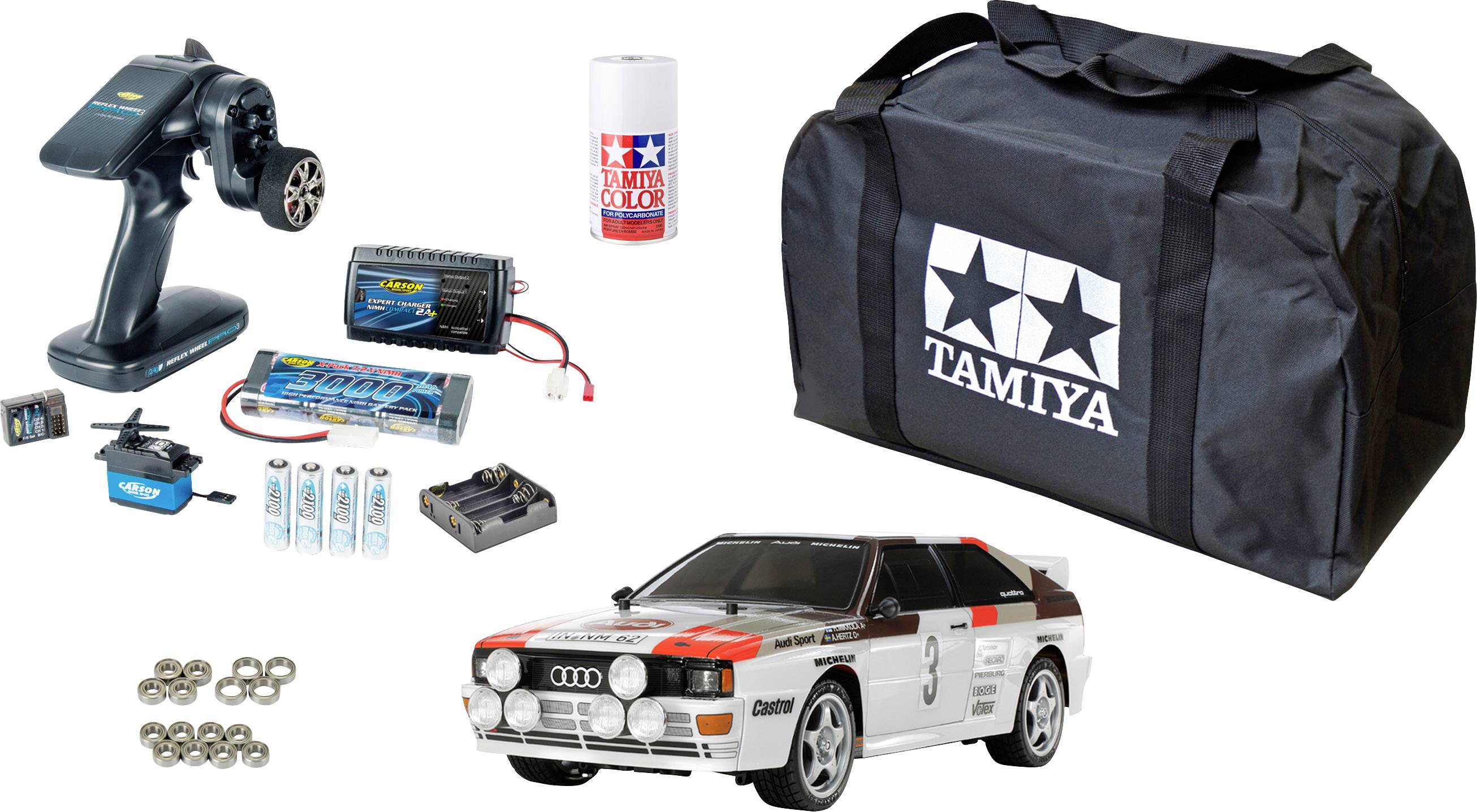 RC-Modellauto-Set mit Audi Sport-Design, Fernbedienung, Akkus, Ladegerät, Sprühfarbe und Tragetasche mit Tamiya-Logo.