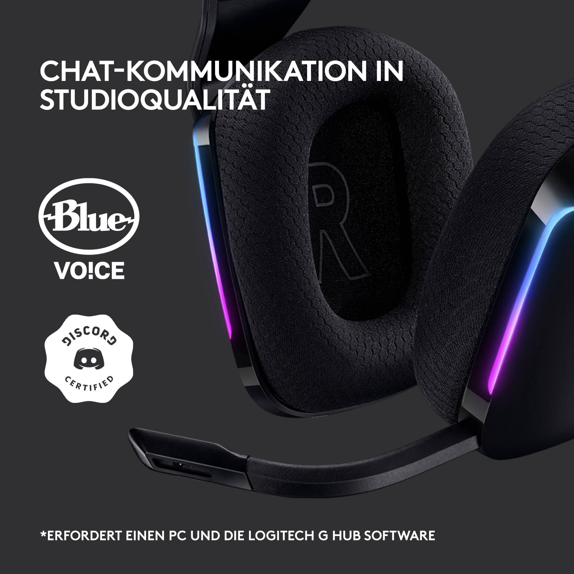 Kopfhörer mit Mikrofon und RGB-Beleuchtung, beworben für Chat-Kommunikation in Studioqualität, enthält Text 'Einstellungen erforderlich'.