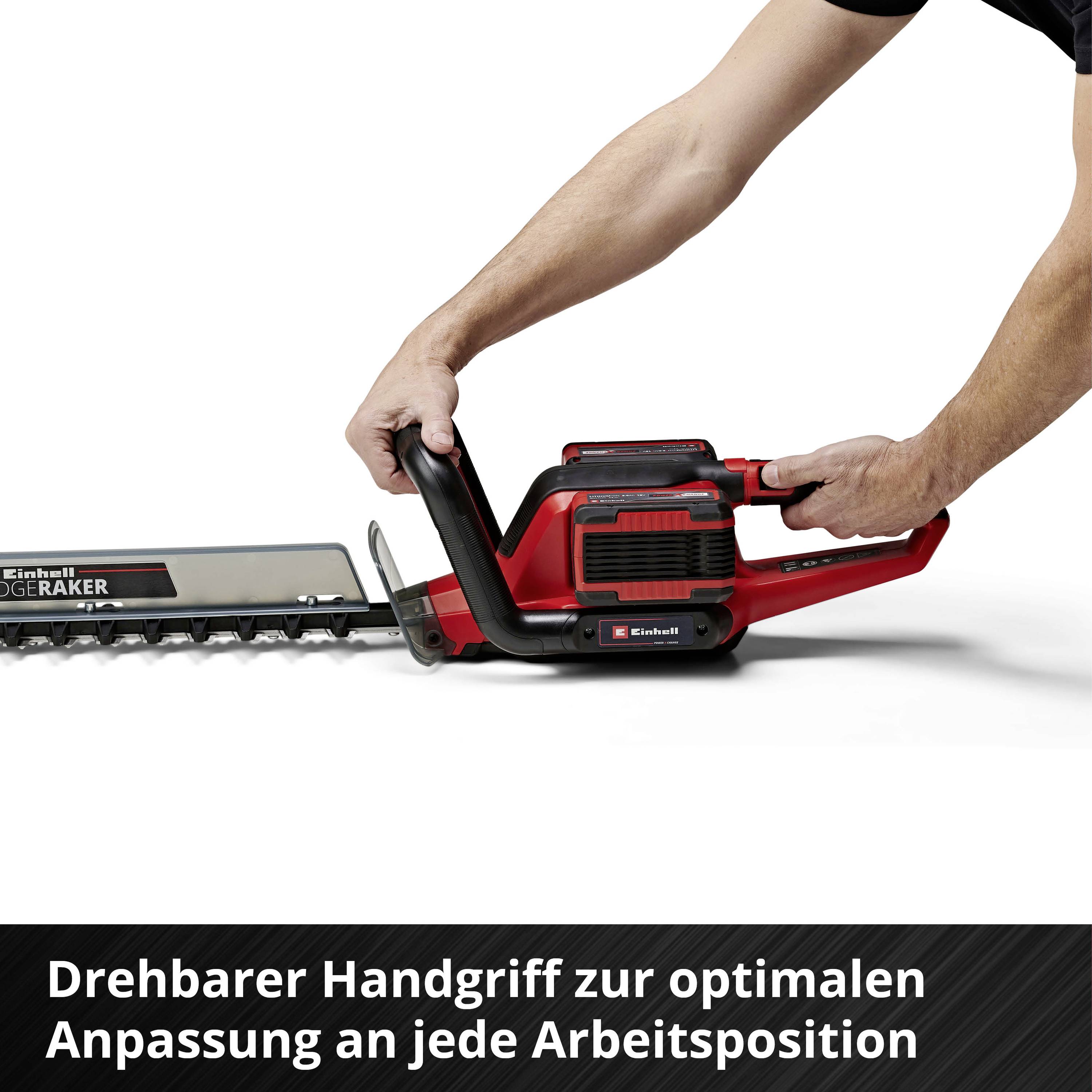 Ein roter Akkustrauchschneider mit drehbarem Handgriff, gehalten von einer Person. Text: 'Drehbarer Handgriff zur optimalen Anpassung an jede Arbeitsposition'.