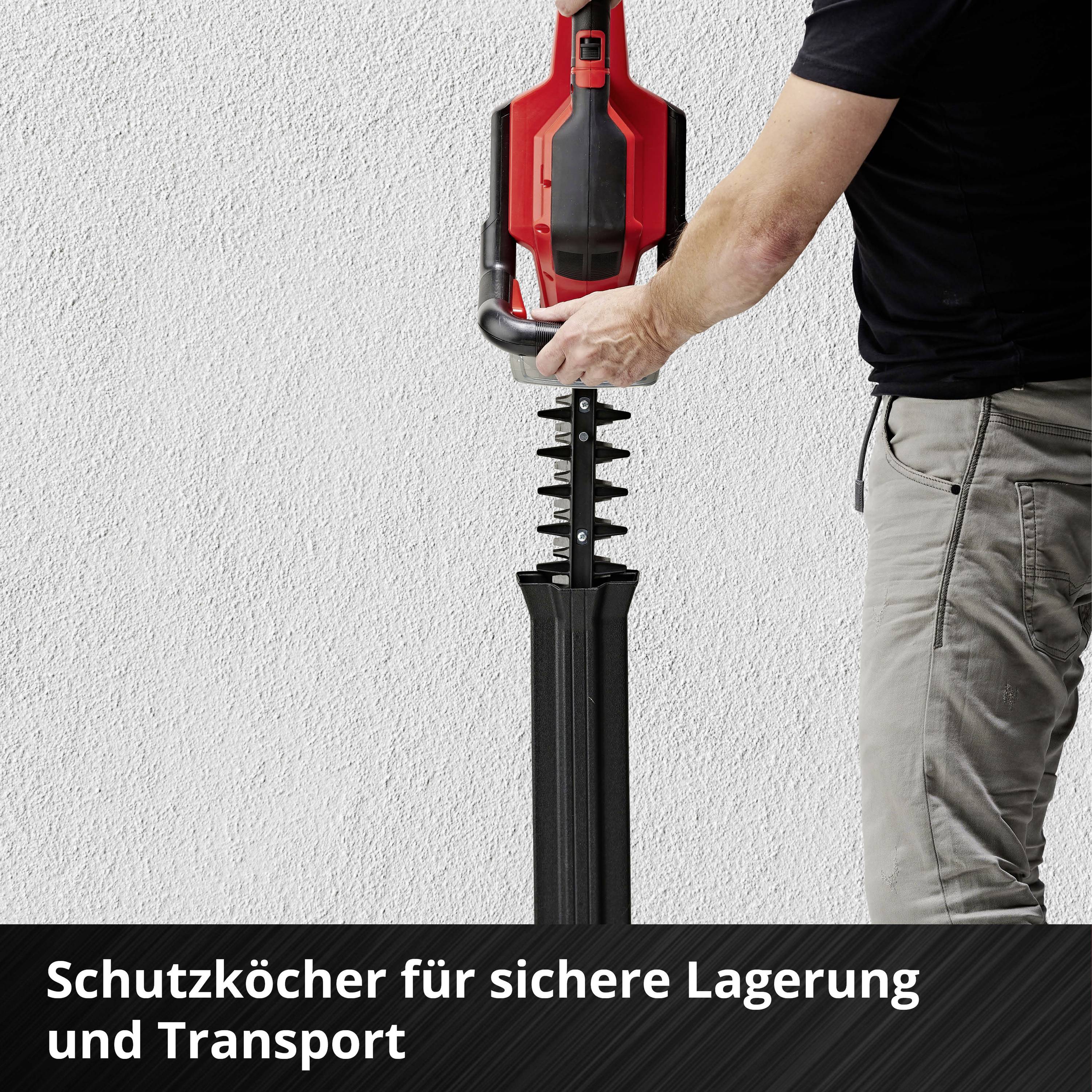 Person hält eine Heckenschere an der Wand, mit dem Text 'Schutzköcher für sichere Lagerung und Transport' unten.