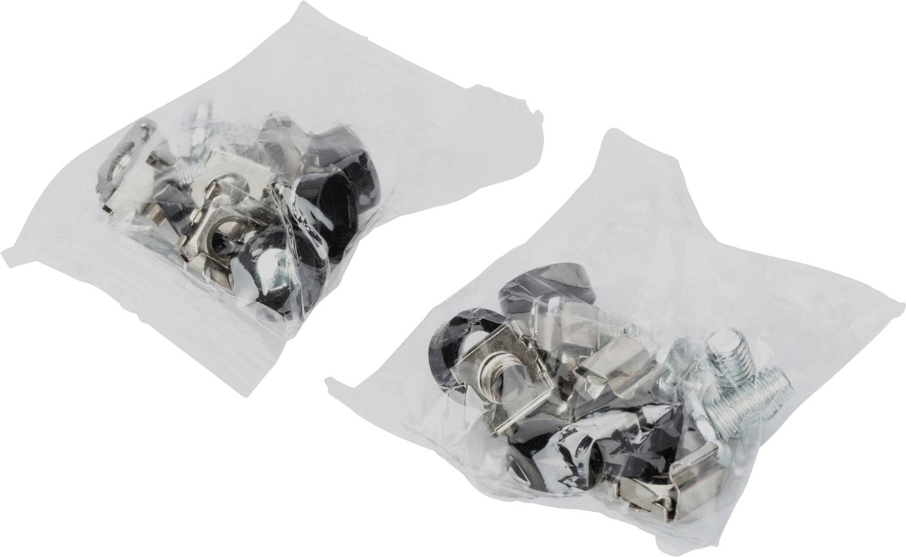 Zwei durchsichtige Plastikbeutel, jeder gefüllt mit verschiedenen Metallmuttern und -schrauben, auf weißem Hintergrund.