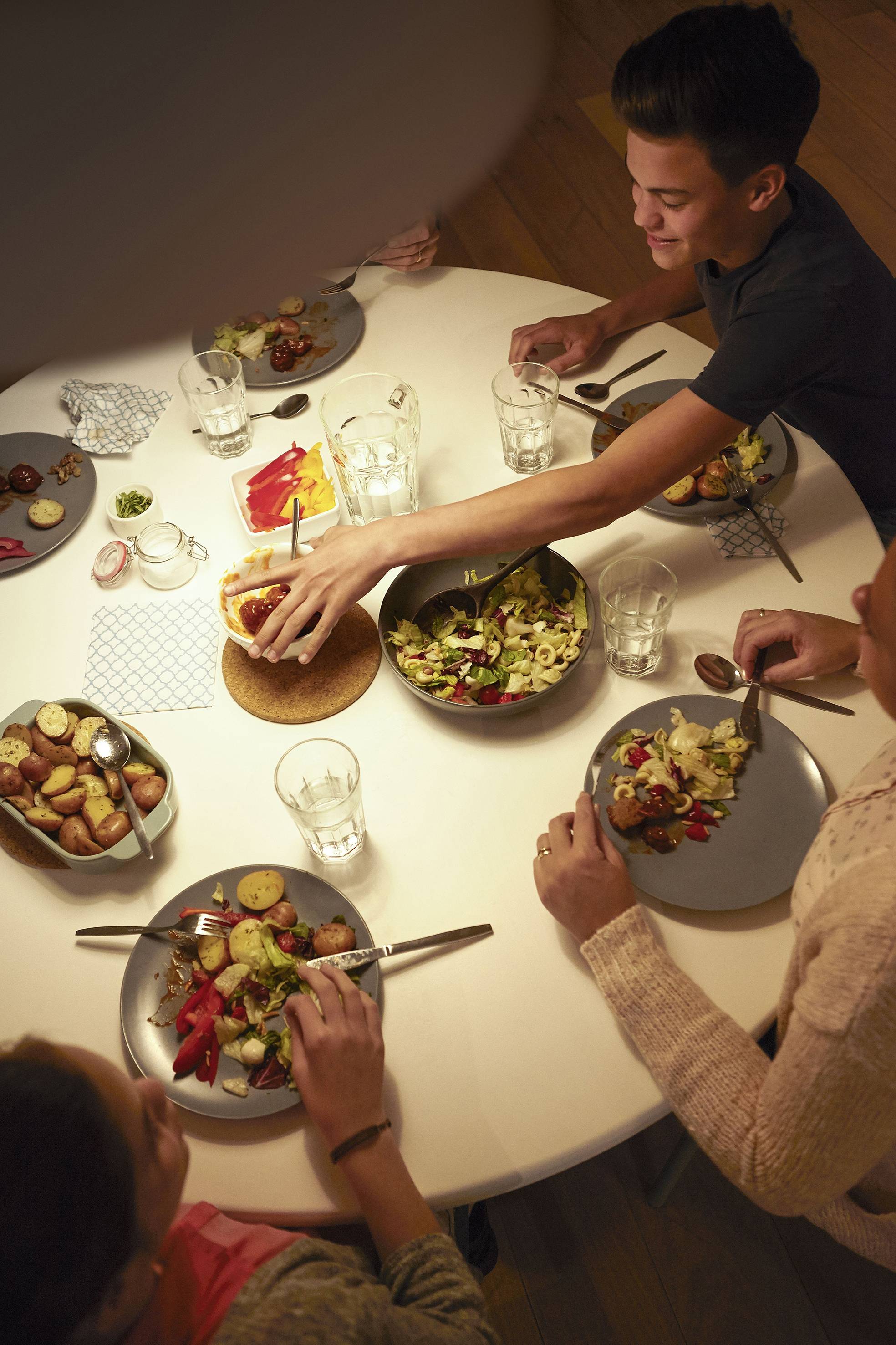 Philips Lighting 77785200 LED EEK F (A - G) GU10 4.7W = 50W Warmweiß (Ø x L) 50mm x 50mm 3St.