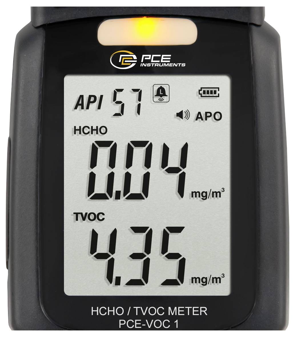 Tragbares PCE VOC 1 Messgerät zeigt Innenluftmesswerte an: HCHO 0,04 mg/m³, TVOC 4,35 mg/m³, API 57, mit Alarm- und Batteriesymbolen.