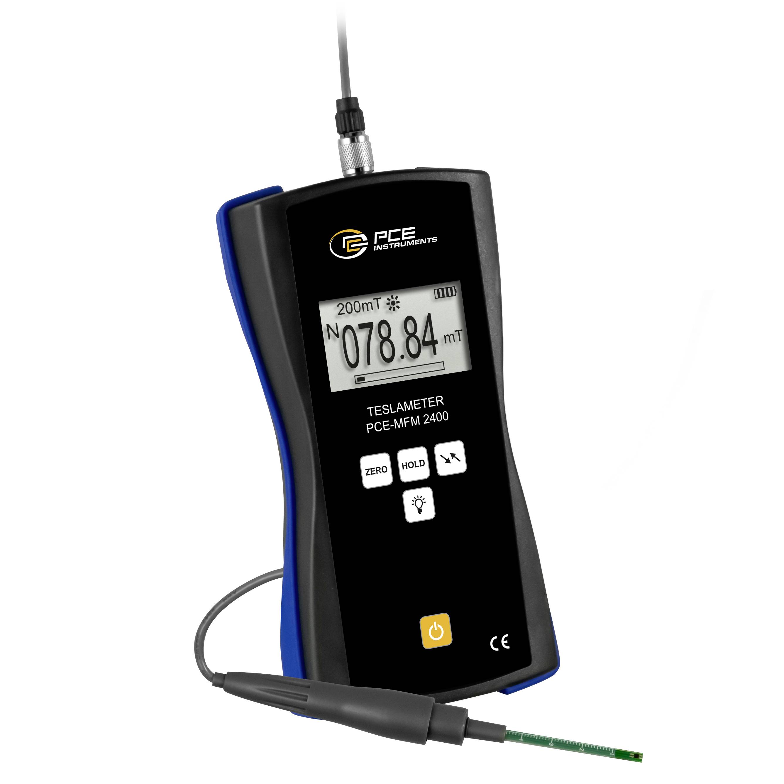 Tragbares PCE-Teslameter mit einer Magnetfeldanzeige von 078,84 mT, mit angebrachter Sonde und angeschlossenem Kabel.
