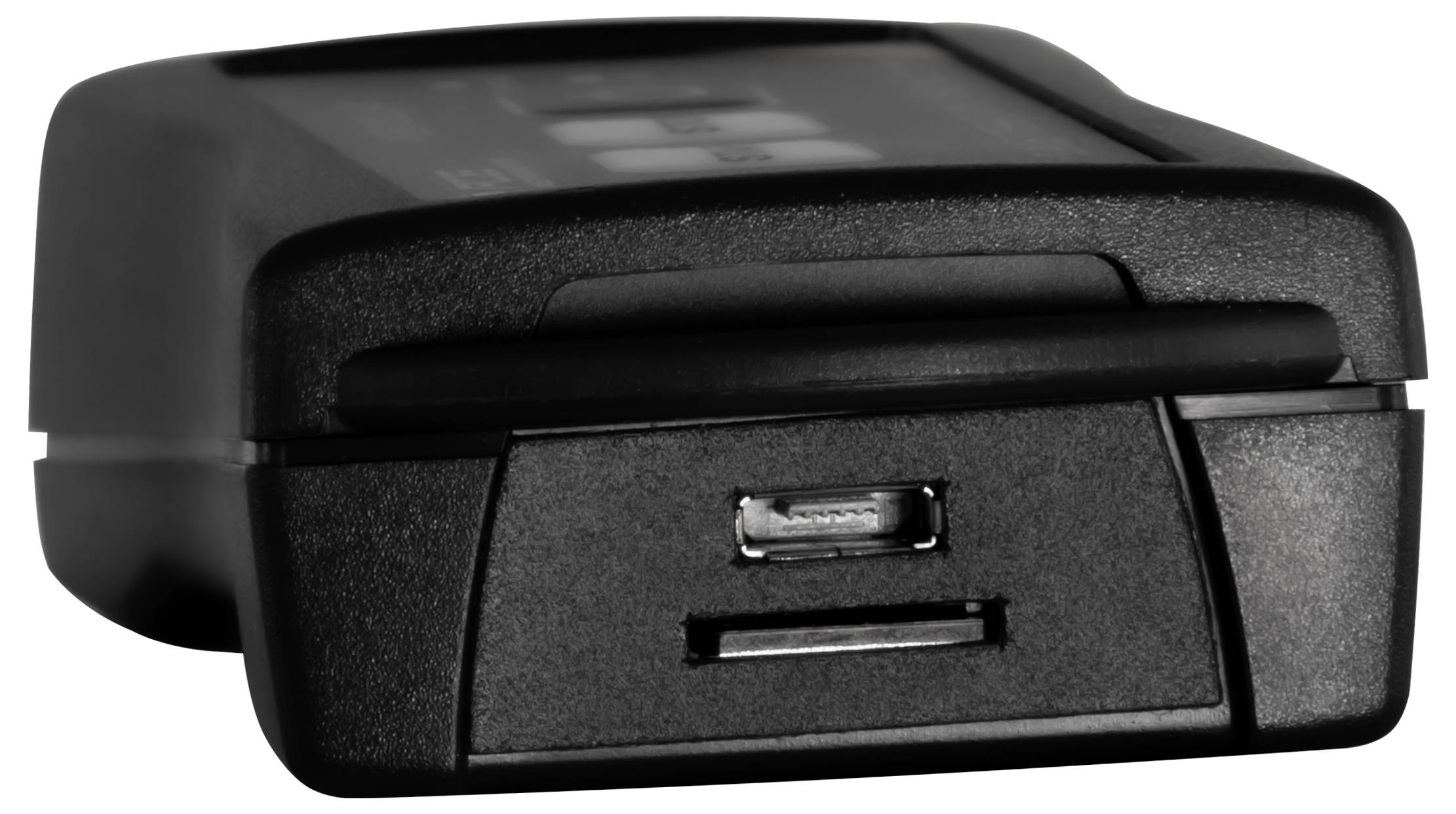 Schwarzes tragbares Ladegerät mit einem USB-Anschluss und einem schmalen Ladeanschluss auf der Vorderseite.