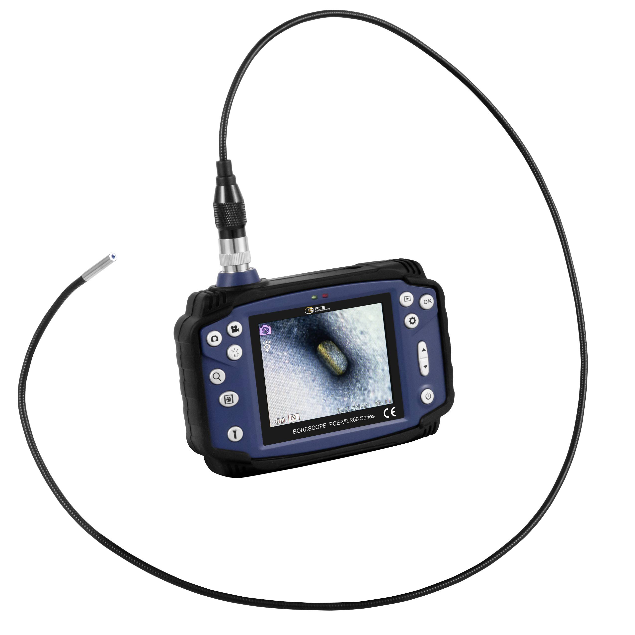 Tragbares Endoskop-Inspektionskamerasystem mit flexiblem Sondenkopf und integriertem Display, das eine Nahaufnahme eines kleinen Objekts zeigt.