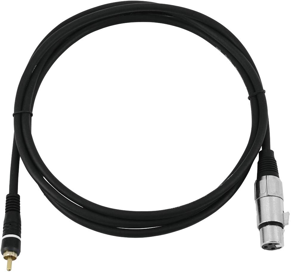 Schwarzes Audiokabel mit einem RCA-Stecker auf der einen Seite und einem XLR-Stecker auf der anderen Seite, auf weißem Hintergrund.