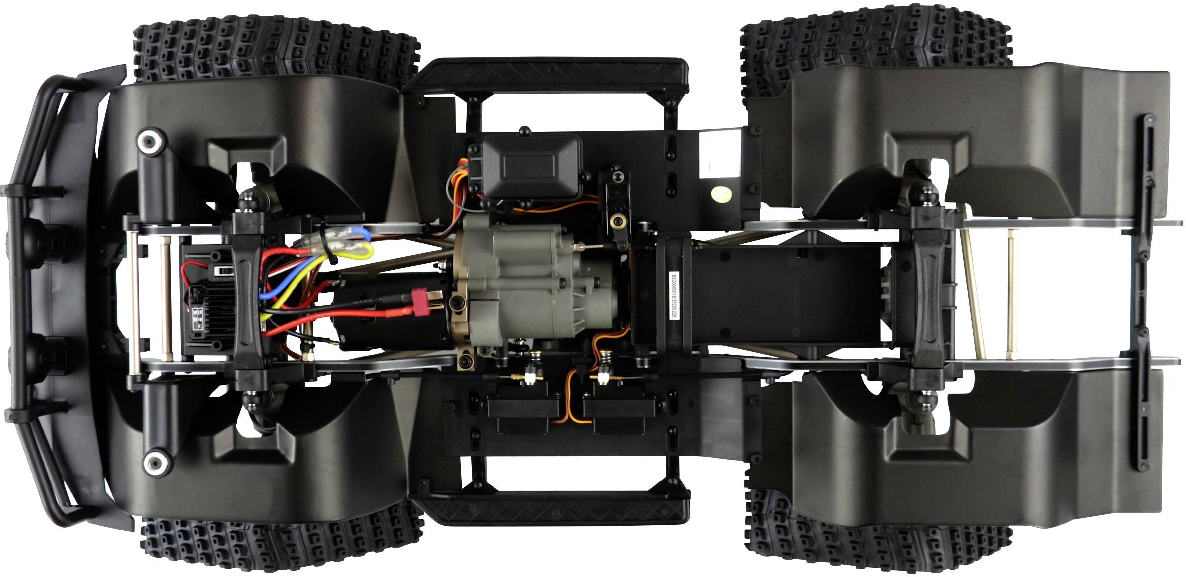Ansicht eines ferngesteuerten Modellauto-Chassis von unten, zeigt Motor, Verkabelung und Achsanordnung, betont Technik und Struktur.