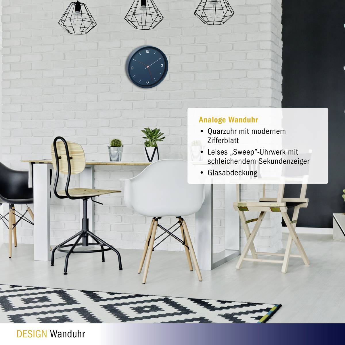 Moderne Küche mit Holztisch und Mix aus weißen und schwarzen Stühlen, Wanduhrenkatalog 'Analoge Wanduhr' mit Details zur Uhr.