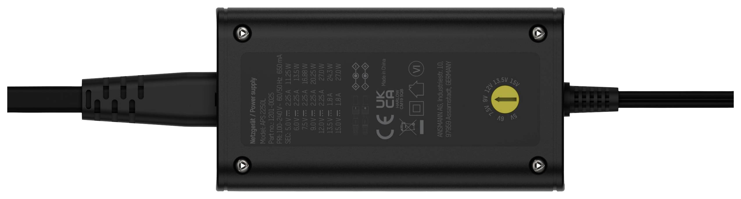 Schwarzes Netzteil mit fest angeschlossenen Stromkabeln auf beiden Seiten, zeigt CE-Kennzeichnung und technische Details auf der Oberfläche.