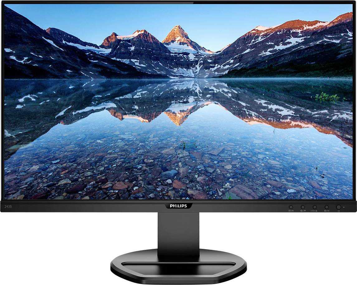 Ein Monitor zeigt eine Berglandschaft mit schneebedeckten Gipfeln und einem klaren See, der die Berge spiegelt.