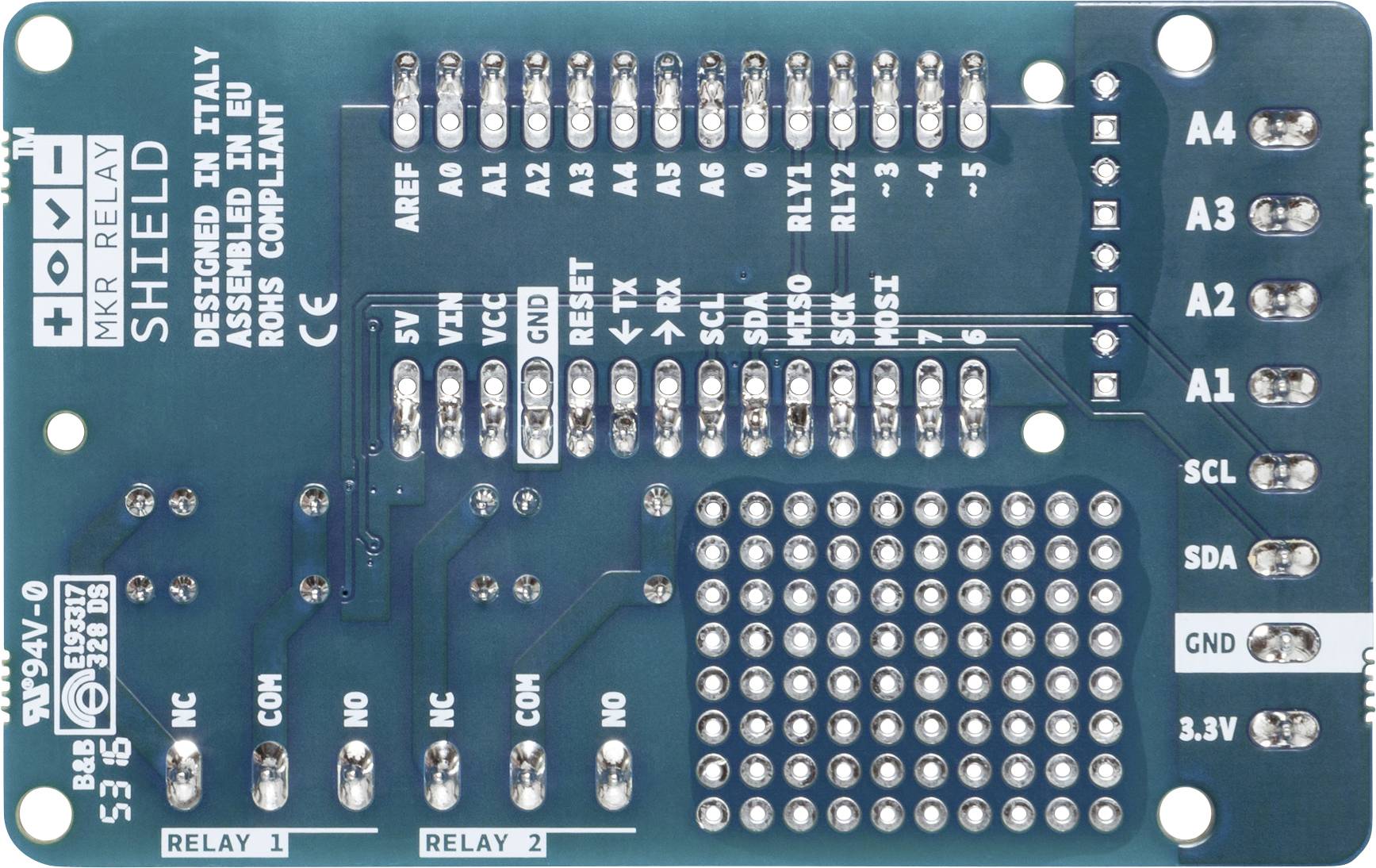 'MRK Relay Shield' auf blauer Platine mit Anschlüssen, Pins und Beschriftungen für elektrische Verbindungen und Steuerungselemente.
