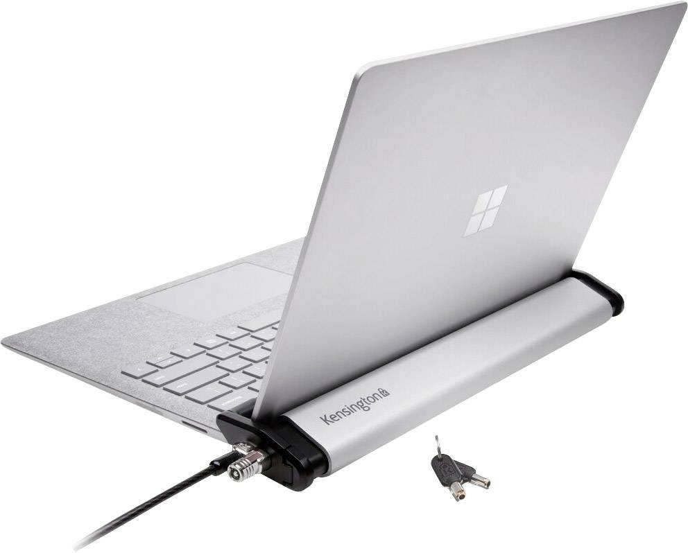 Ein Laptop ist mit einem Kensington-Schloss gesichert. Zwei Schlüssel liegen daneben. Das Schloss bietet Diebstahlschutz für das Gerät.