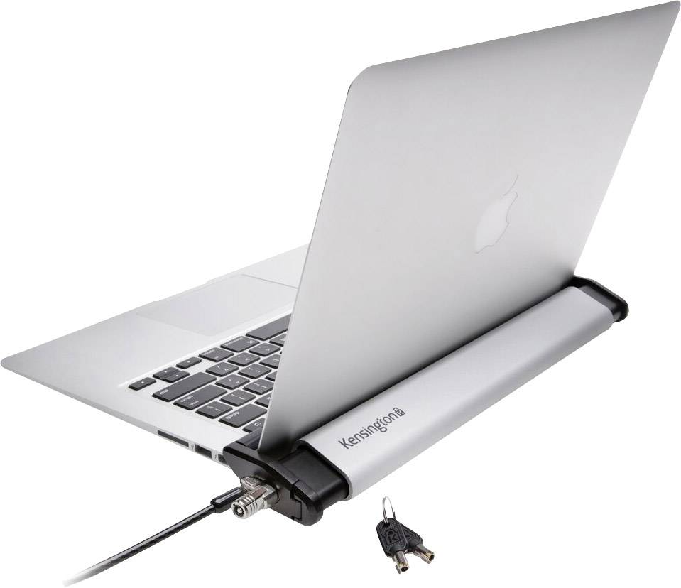 Ein silberner Laptop wird von einer Kensington-Sicherheitsvorrichtung gesichert. Daneben liegt ein Schlüssel für das Schloss.