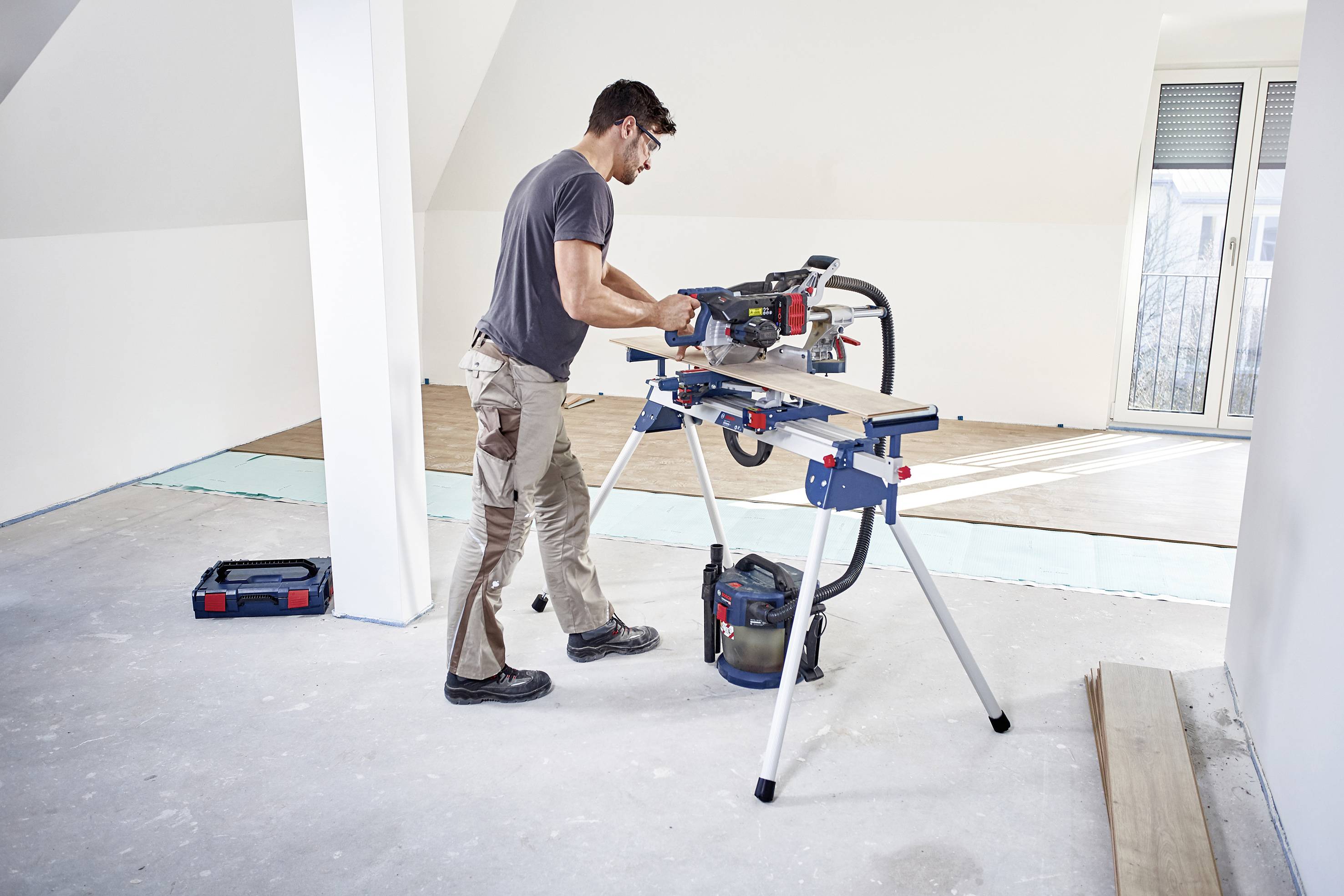 Bosch Professional BITURBO GCM 18V-216 + 2xPC 5.5Ah + GAL1880 CV Akku-Kapp- und Gehrungssäge bürstenlos, inkl. 2. Akku, inkl. Ladegerät 216 mm 30