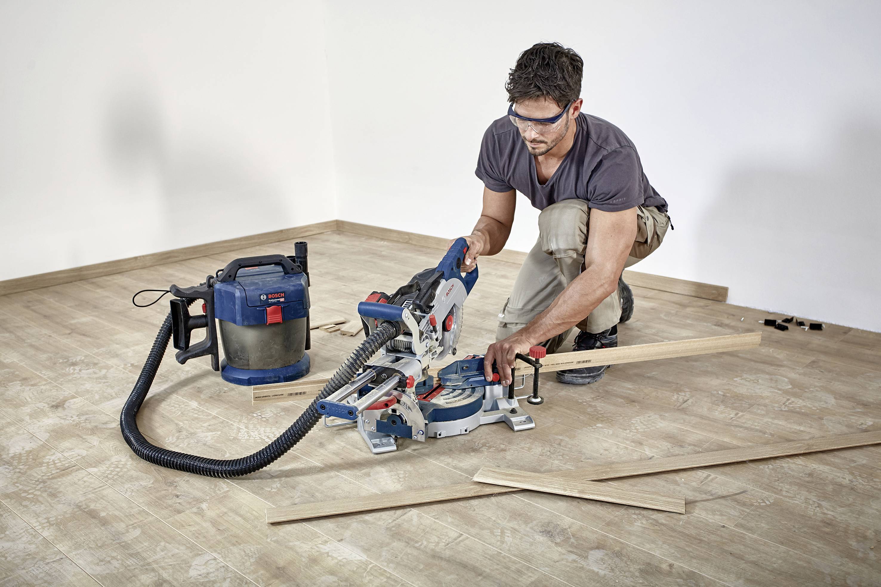 Bosch Professional BITURBO GCM 18V-216 + 2xPC 5.5Ah + GAL1880 CV Akku-Kapp- und Gehrungssäge bürstenlos, inkl. 2. Akku, inkl. Ladegerät 216 mm 30