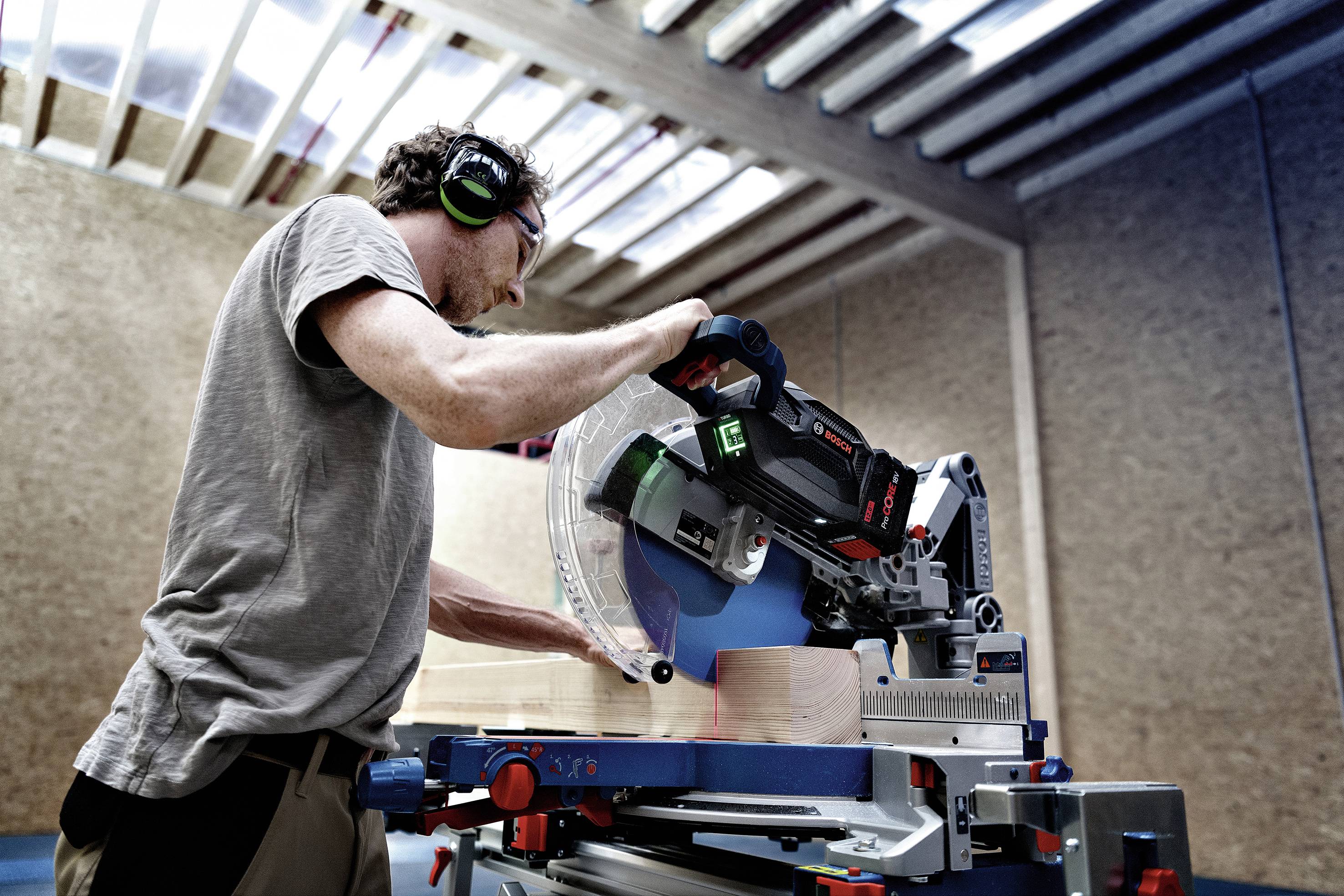 Bosch Professional BITURBO GCM18V-305 GDC Akku-Kapp- und Gehrungssäge inkl. Bluetooth Modul, ohne Akku, ohne Ladegerät 305mm 2000W