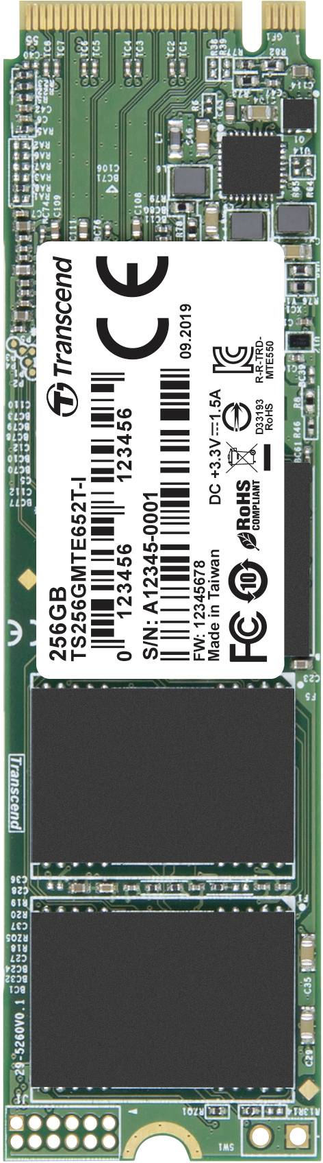 'Transcend'-Marke M.2 SSD, Modellnummer and Kapazität auf Etikett. Enthält CE und FCC Zertifikationssymbole.