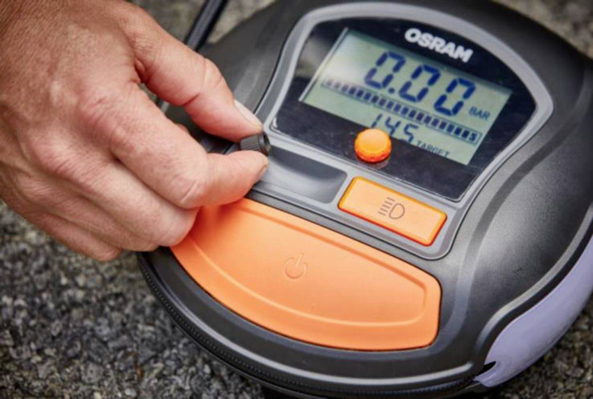 Osram Automotive OTI1000 Kompressor Digitales Display, Überlastungsschutz, mit Arbeitslampe, Kabelfach/-aufnahme