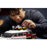 10274 LEGO® ICONS™ Ghostbusters™ ECTO-1 10274 LEGO® ICONS™ Ghostbusters™ ECTO-1