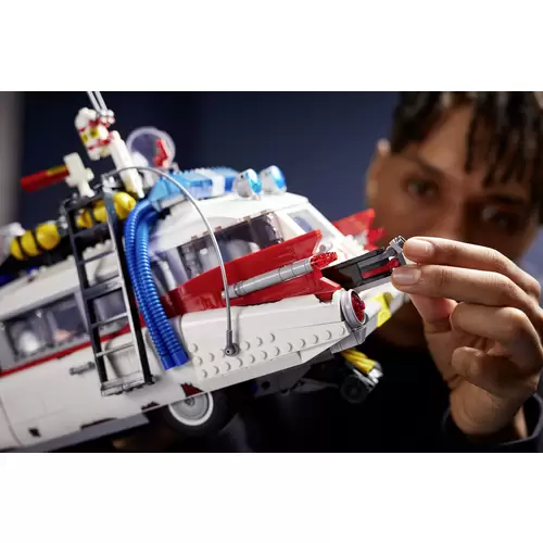 10274 LEGO® ICONS™ Ghostbusters™ ECTO-1 10274 LEGO® ICONS™ Ghostbusters™ ECTO-1