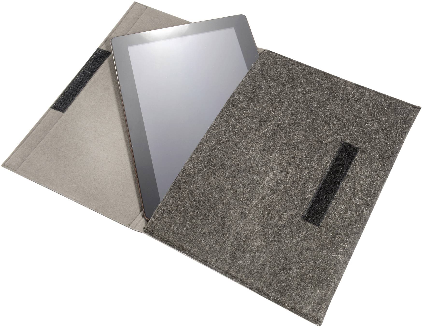 Ein Tablet in einer offenen, grauen Filzhülle mit Klettverschluss.