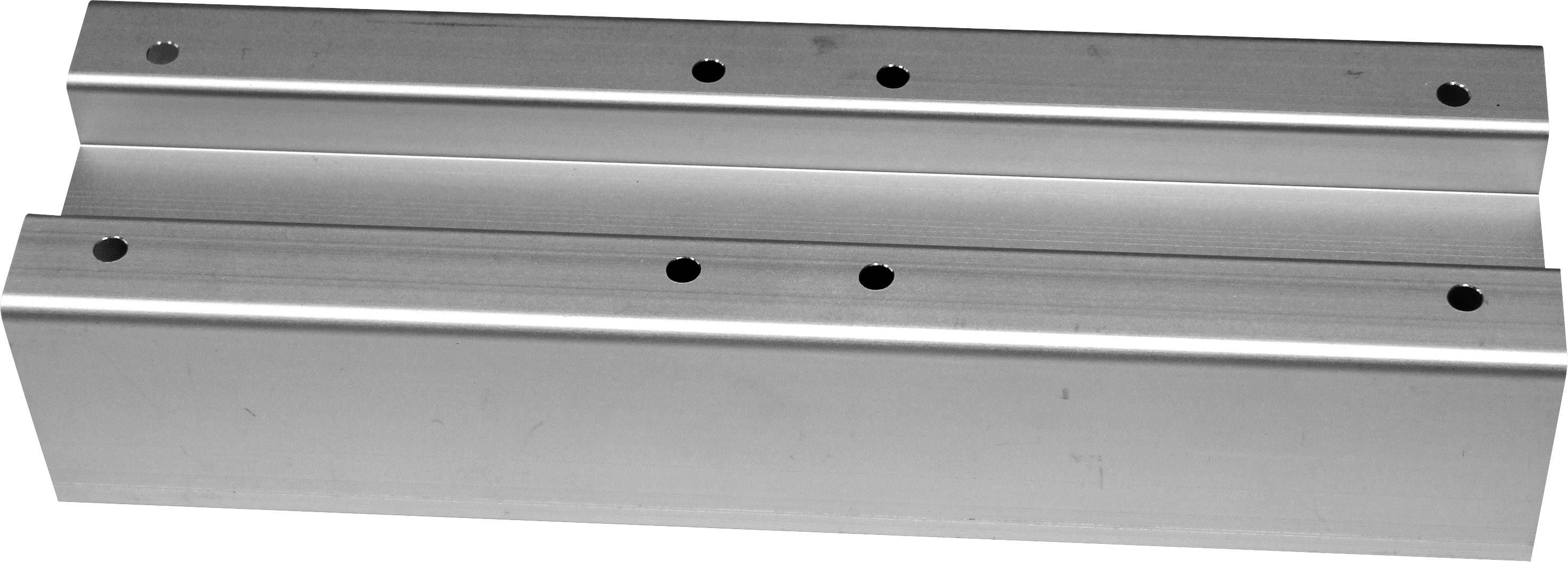 Metallische Linearschiene mit Bohrungen zur Befestigung, verwendet in Maschinen oder Konstruktionen zur präzisen Führung beweglicher Teile.