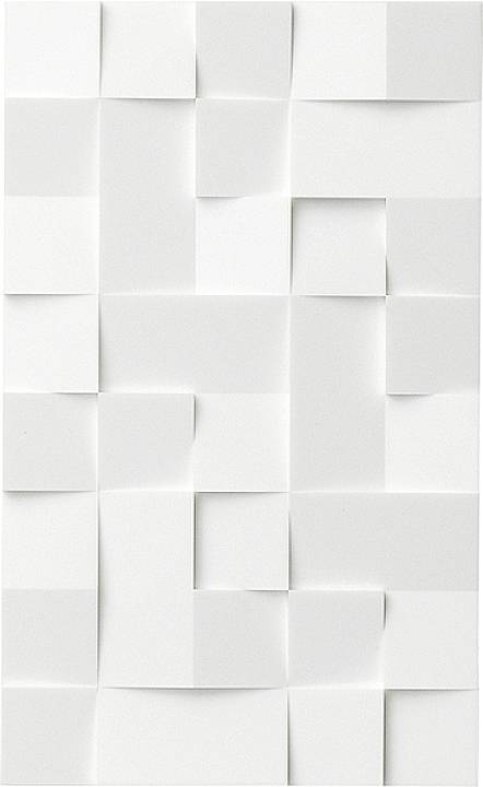 Weiße, dreidimensionale geometrische Struktur mit unterschiedlich großen, leicht hervorstehenden Quadraten auf weißem Hintergrund.