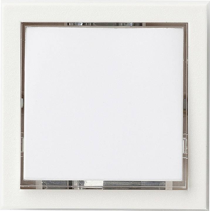 Ein quadratischer, weißer Lichtschalter auf einem weißen Hintergrund. Keine erkennbare Beschriftung oder Markierungen vorhanden.