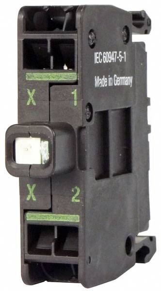 'IEC 60947-5-1 Made in Germany' steht auf einem schwarzen elektrischen Gerät mit grünen Markierungen 'X1' und 'X2'.