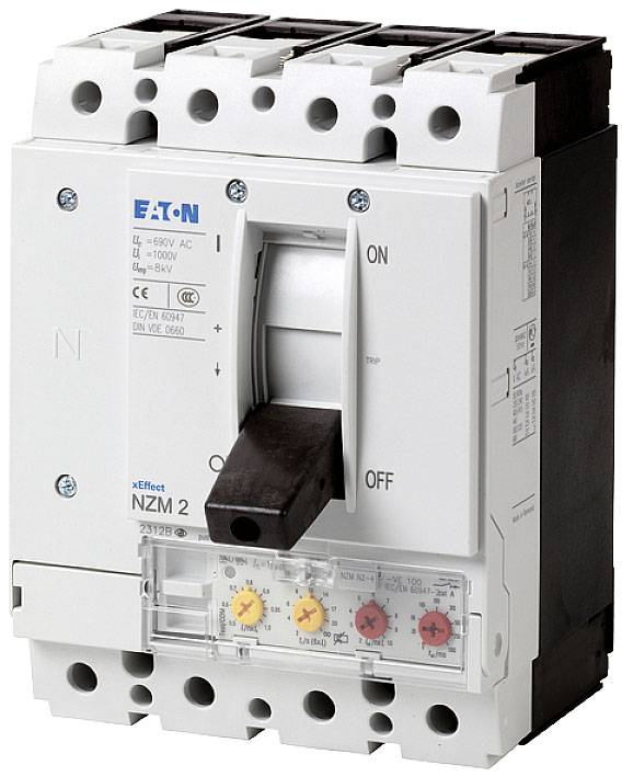 Ein dreipoliger Leistungsschalter der Marke Eaton mit Beschriftungen 'ON' und 'OFF'. Das Gerät ist für hohe Spannungen geeignet.
