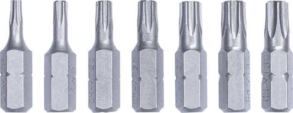 Sieben metallische Schraubendrehereinsätze in einer Reihe, unterschiedliche Größen, von links nach rechts auf weißem Hintergrund.